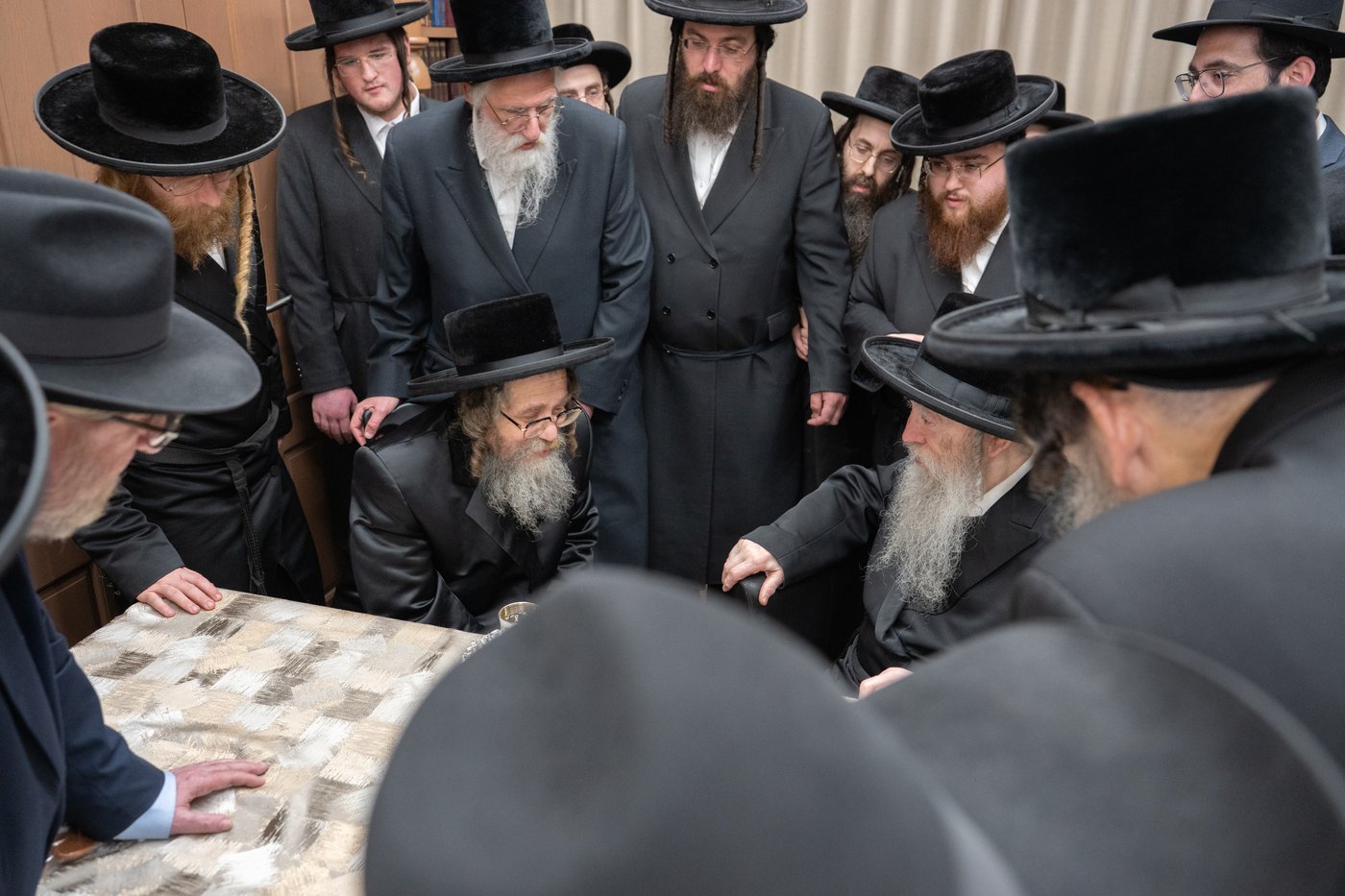 האדמו''ר מקרעטשניף סיגעט בביקור אצל האדמו''ר מפשעווארסק