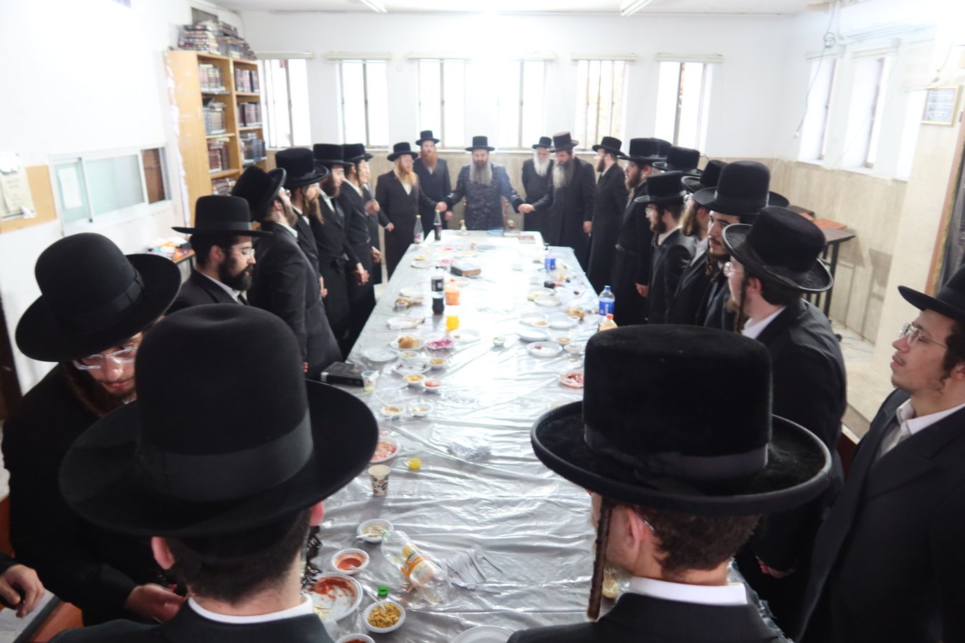 האדמו"ר מסאדיגורה בעריכת השולחן