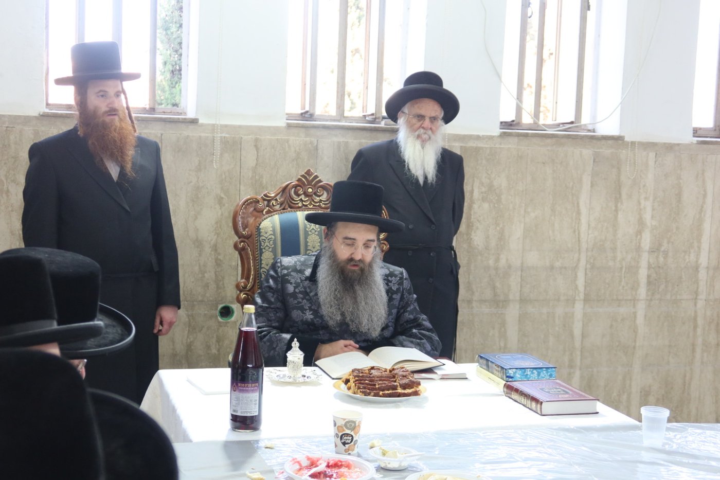 האדמו"ר מסאדיגורה בעריכת השולחן