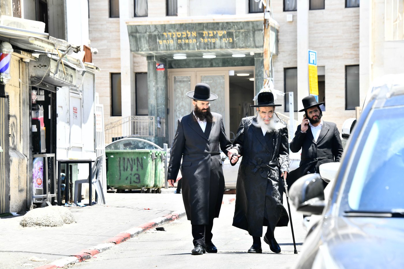 הגרמ"צ ברגמן בהנחת אבן הפינה באלכסנדר