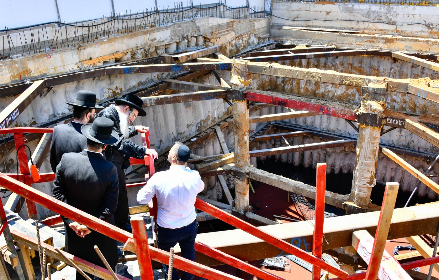 הגרמ"צ ברגמן בהנחת אבן הפינה באלכסנדר