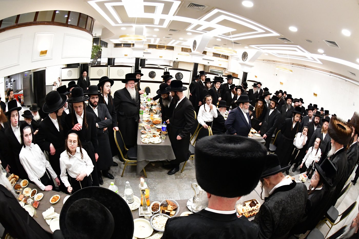 בר מצוה לנכד האדמו"ר מביאלה ישרי לב 