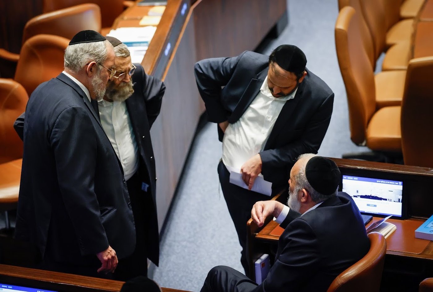 לאחר עימותים קשים: חוק הקפאת המעצרים עבר כעת בכנסת