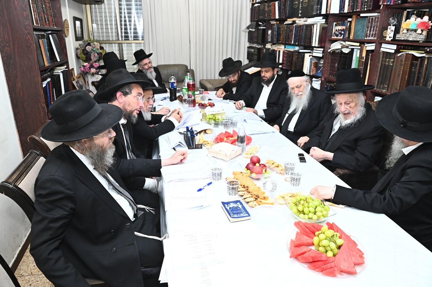 ישיבת הצוות בפניבז'