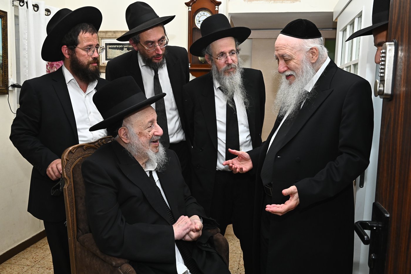 ישיבת הצוות בפניבז'
