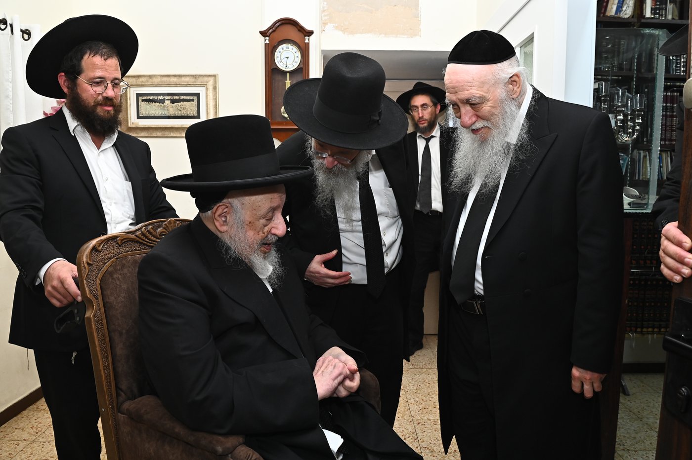 ישיבת הצוות בפניבז'