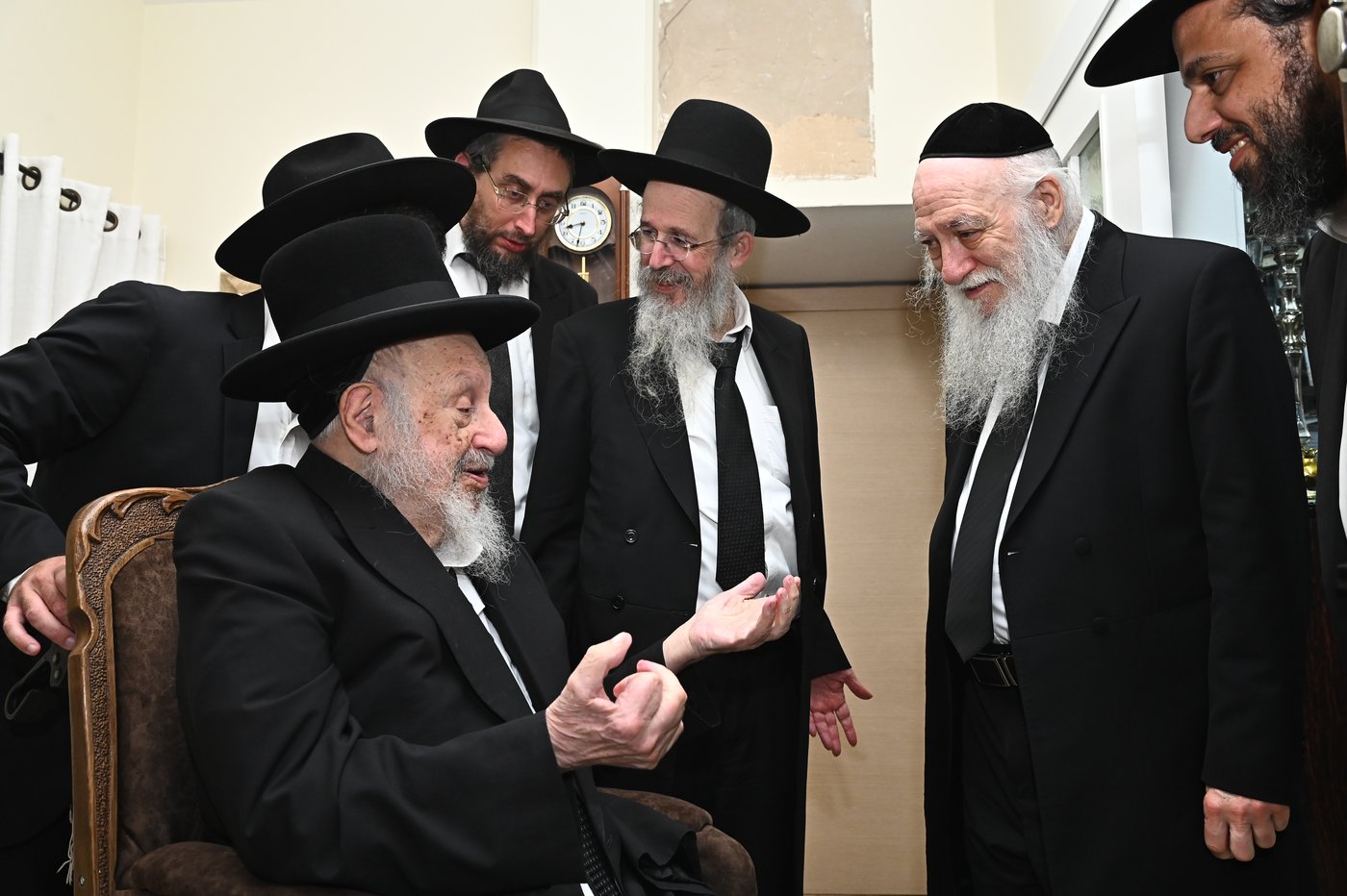 ישיבת הצוות בפניבז'