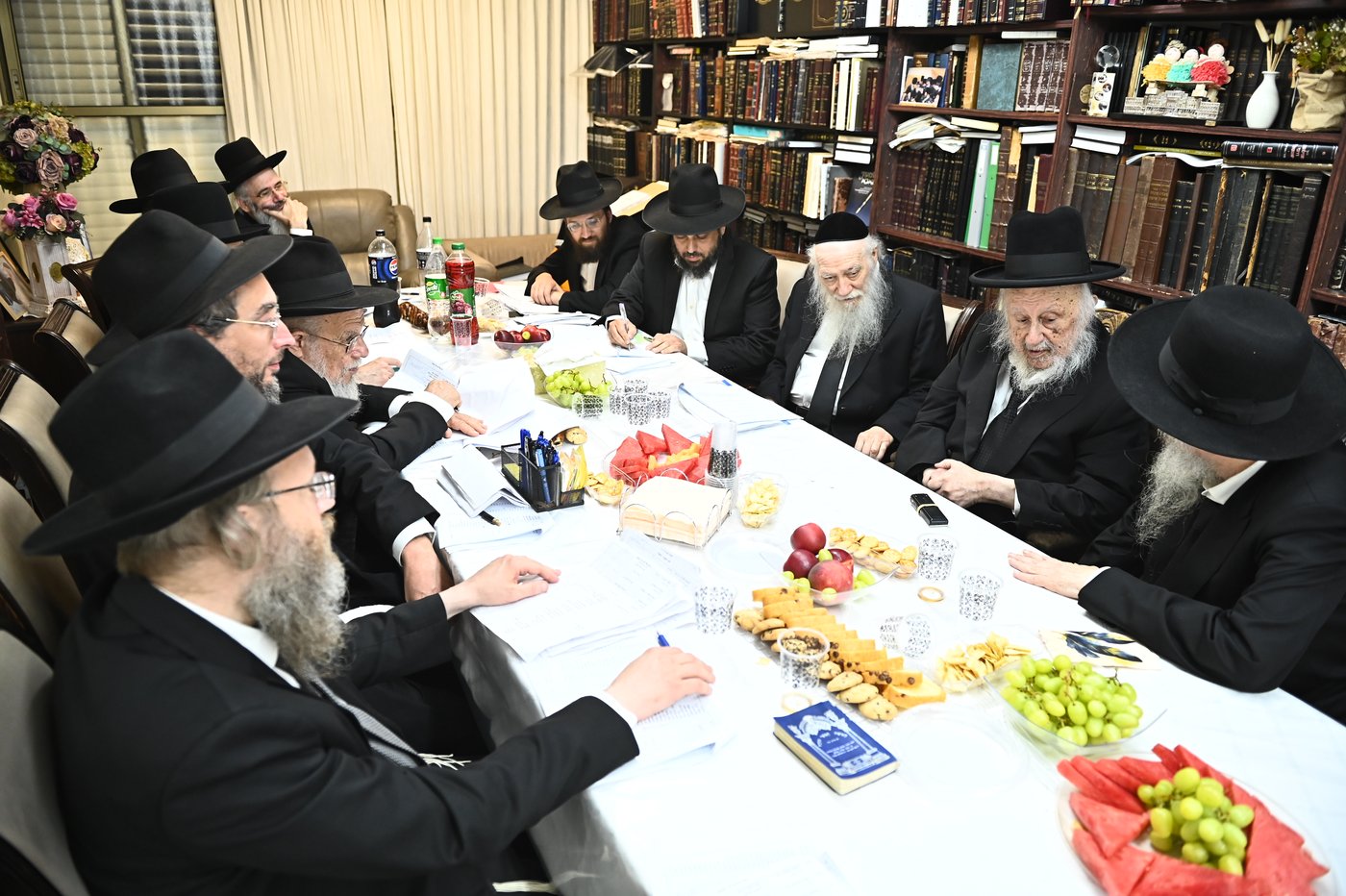 ישיבת הצוות בפניבז'