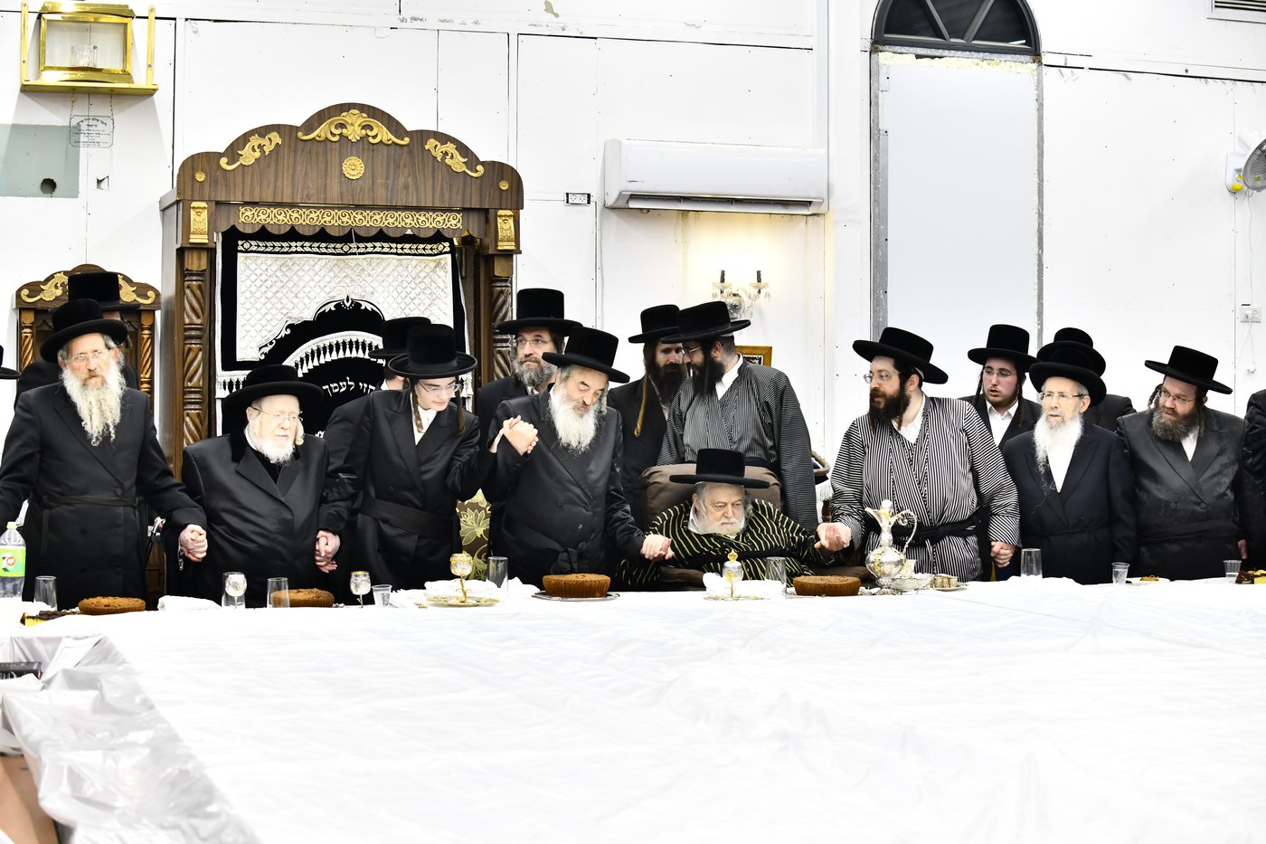 שמחת בית תולדות אברהם יצחק - לעלוב 
