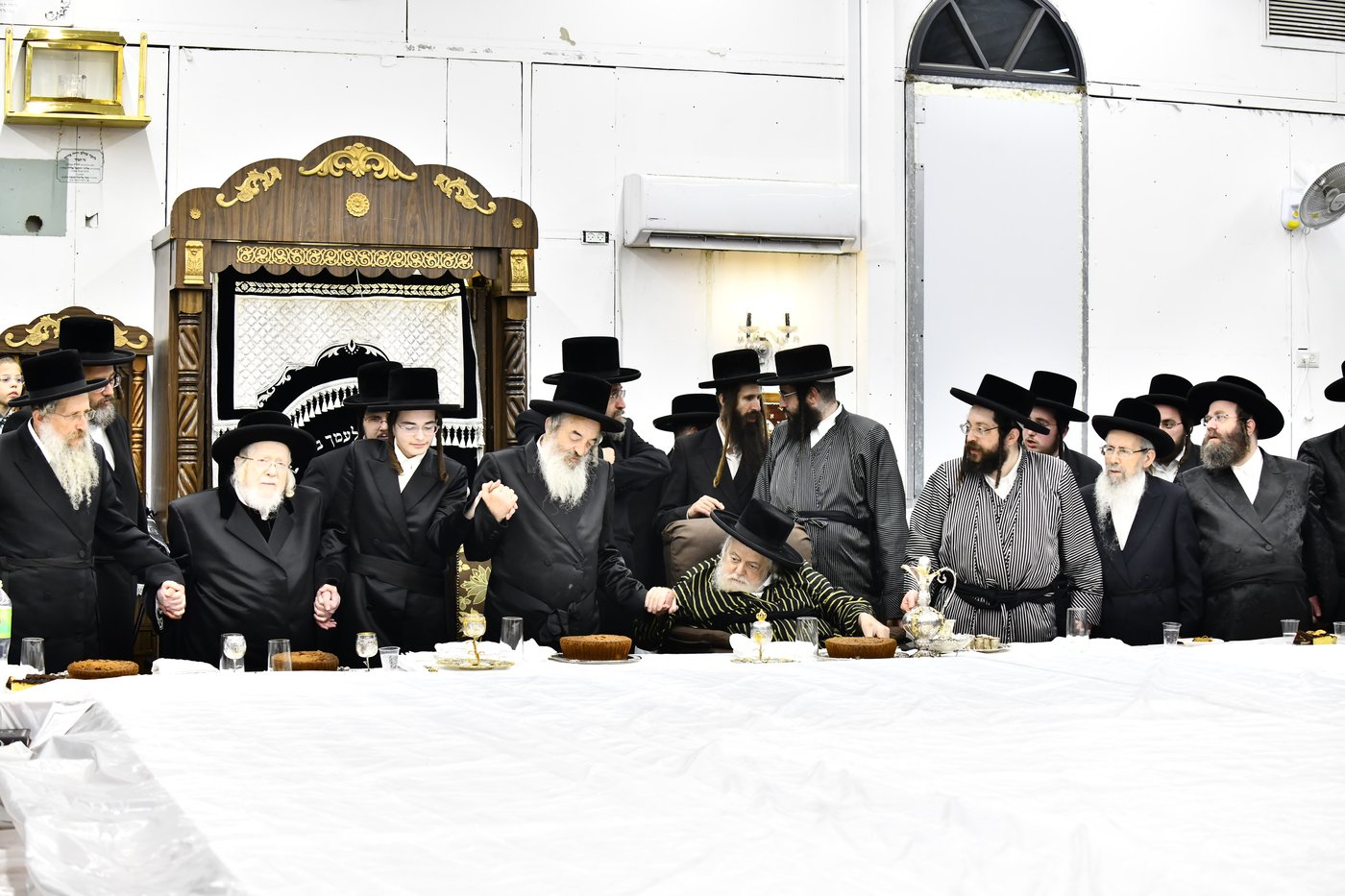 שמחת בית תולדות אברהם יצחק - לעלוב 