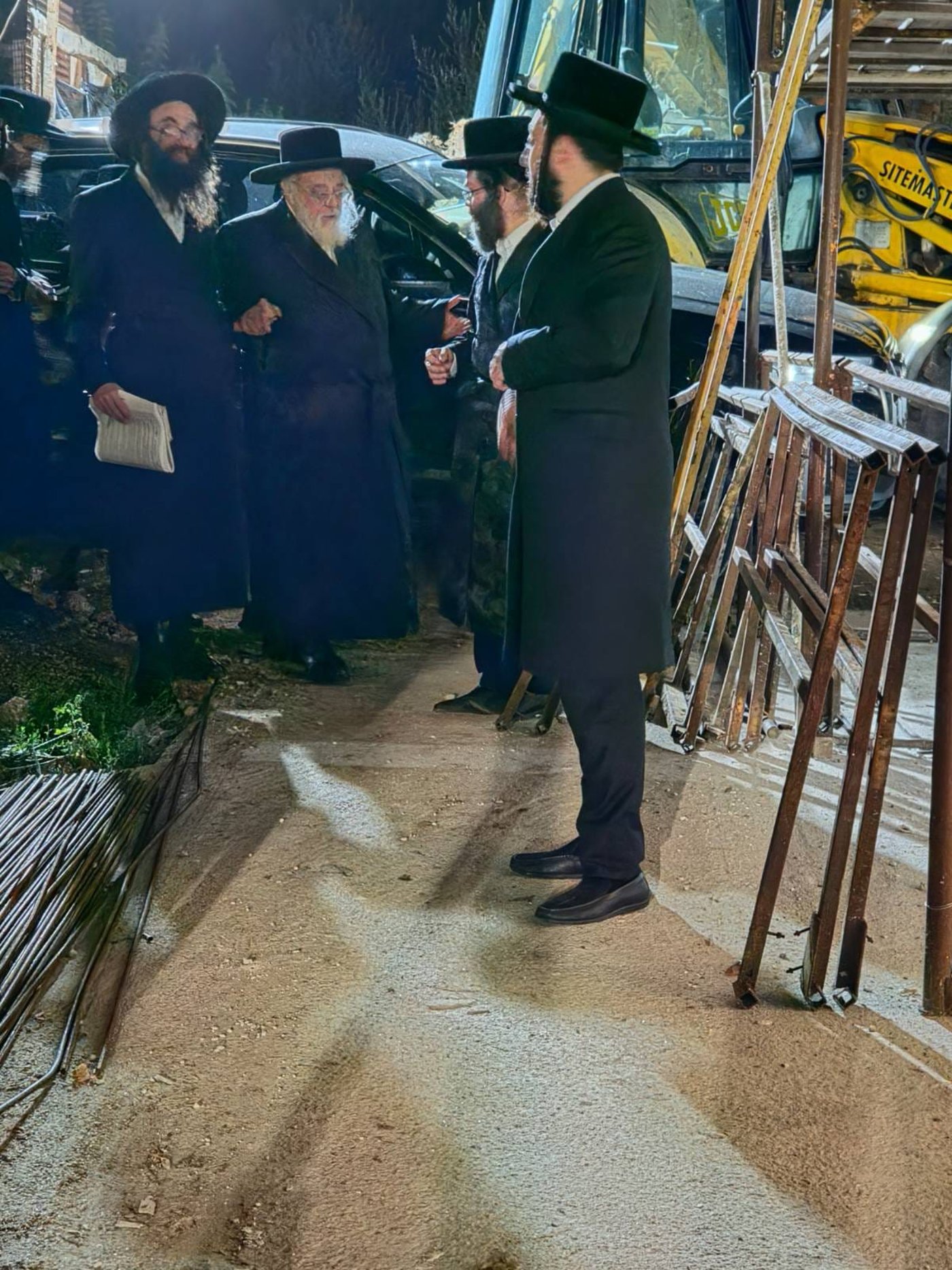האדמו"ר מתולדות אהרן בקרעסטיר