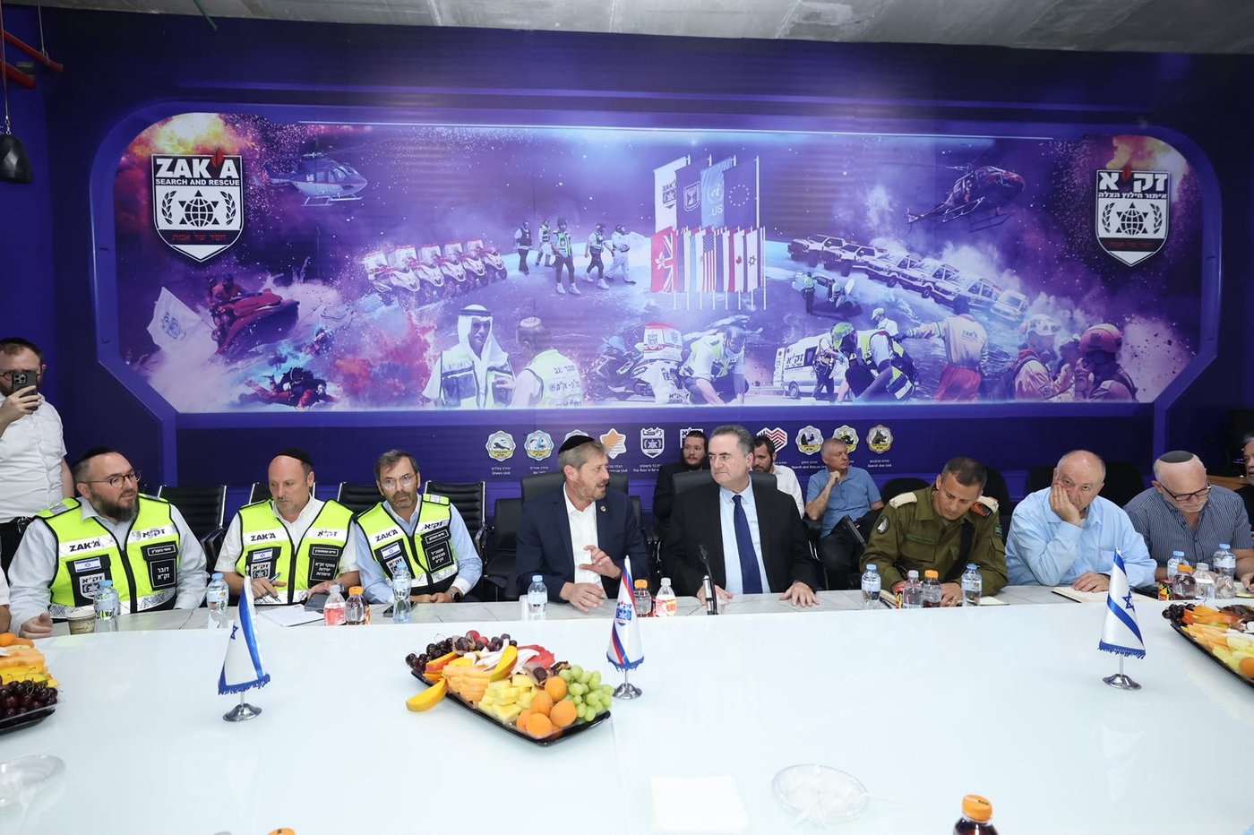שר הביטחון במרלו"ג זק"א