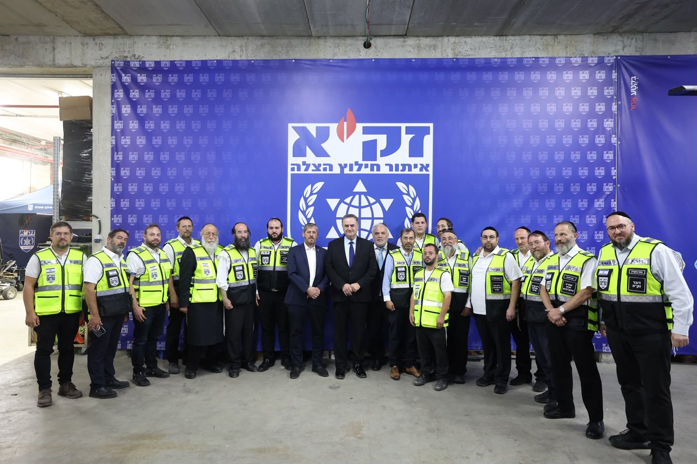שר הביטחון במרלו"ג זק"א