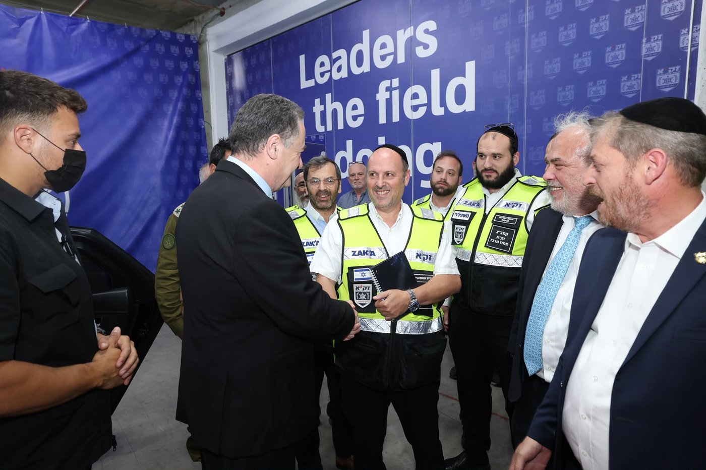 שר הביטחון במרלו"ג זק"א