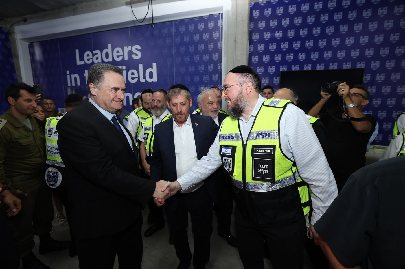 שר הביטחון במרלו"ג זק"א