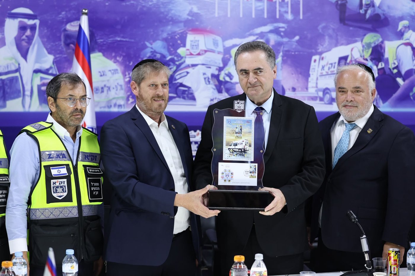 שר הביטחון במרלו"ג זק"א