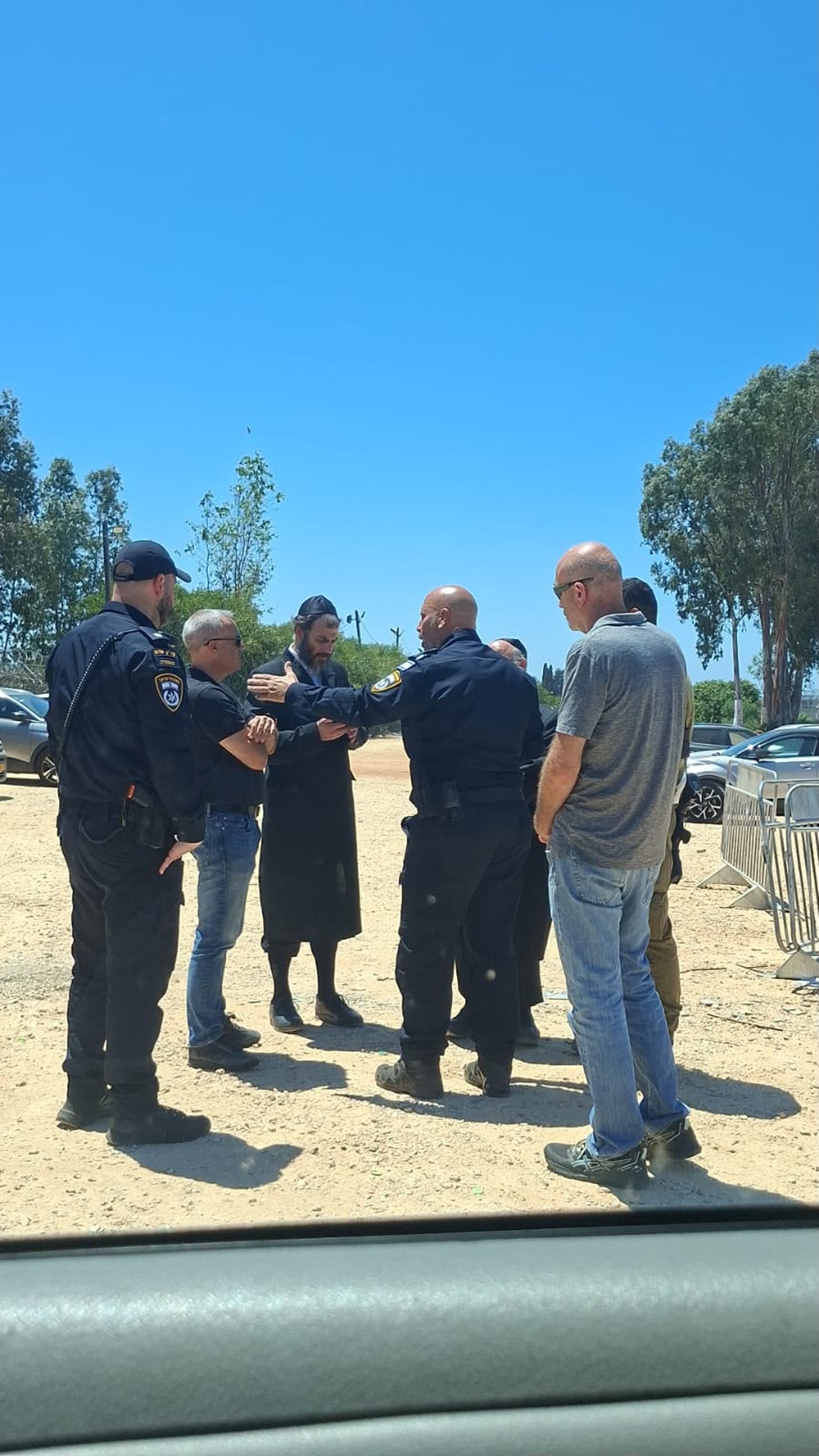 גור נערכת: כך נראית ההיערכות מול הכלא לקראת הגעת האדמו"ר והחסידים