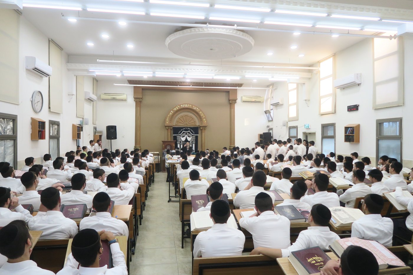 רבי אלימלך בידרמן בישיבת רנה של תורה בכרמיאל