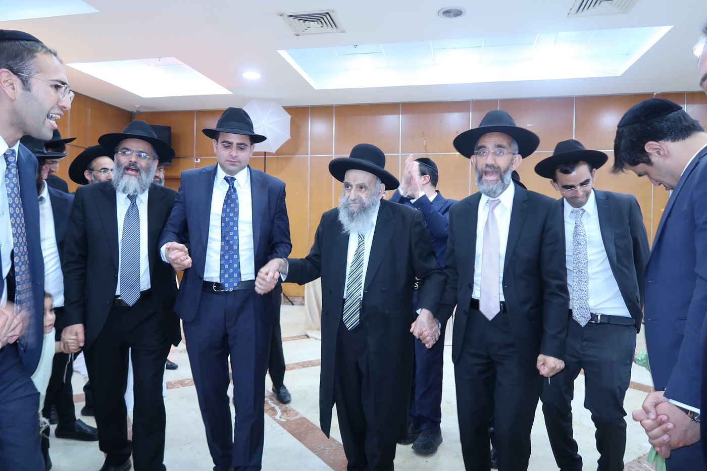 שמחת אירוסי נכד הגר"מ צדקה