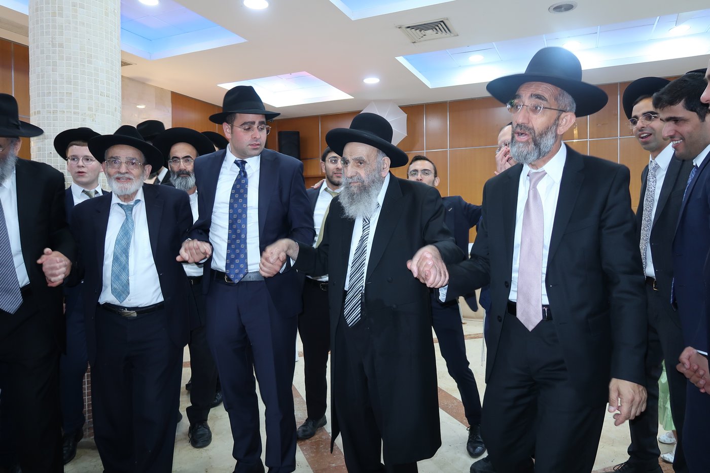שמחת אירוסי נכד הגר"מ צדקה