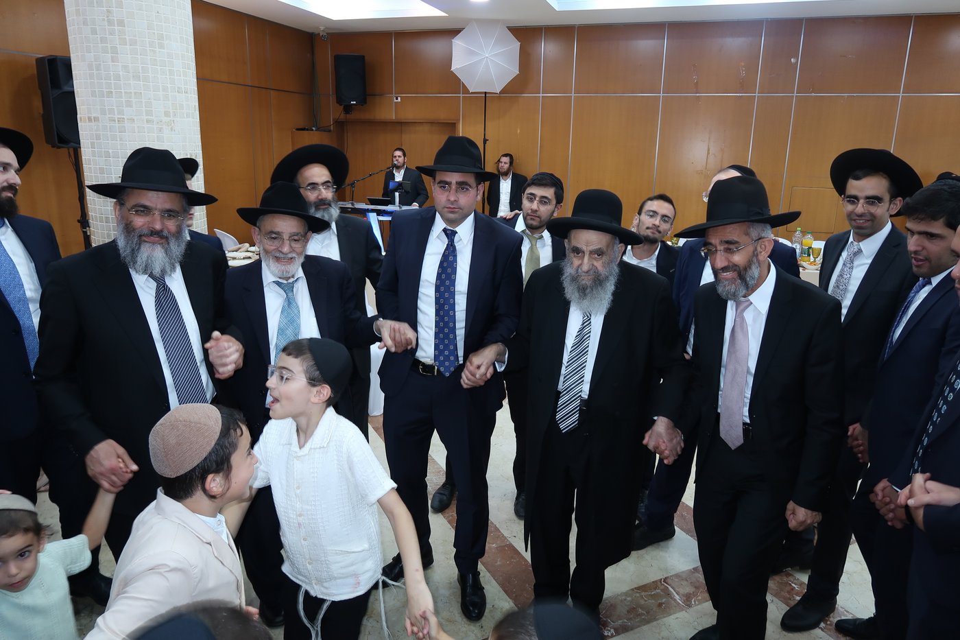 שמחת אירוסי נכד הגר"מ צדקה