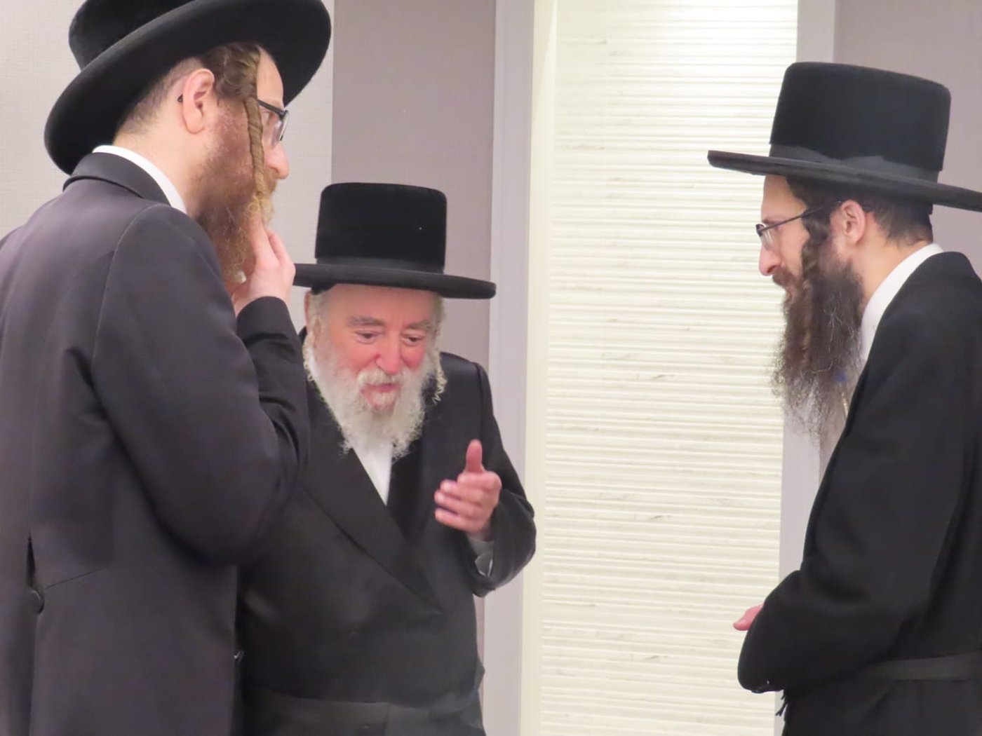 הגה"צ רבי יצחק משה ארלנגר בקריית יואל