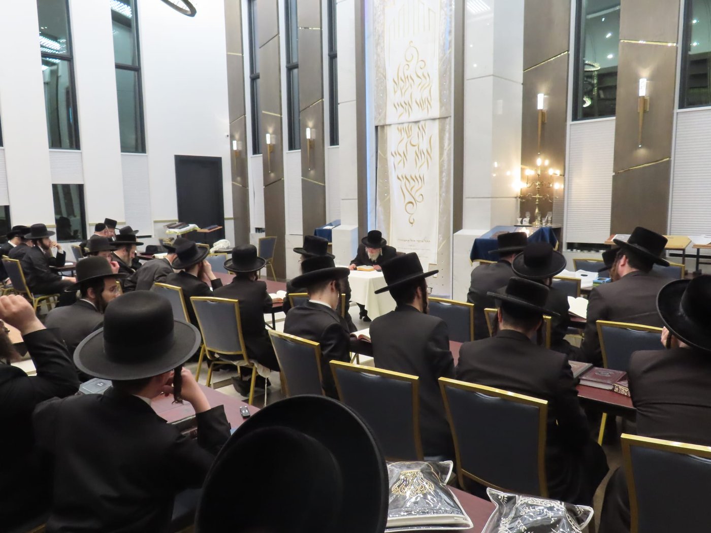 הגה"צ רבי יצחק משה ארלנגר בקריית יואל