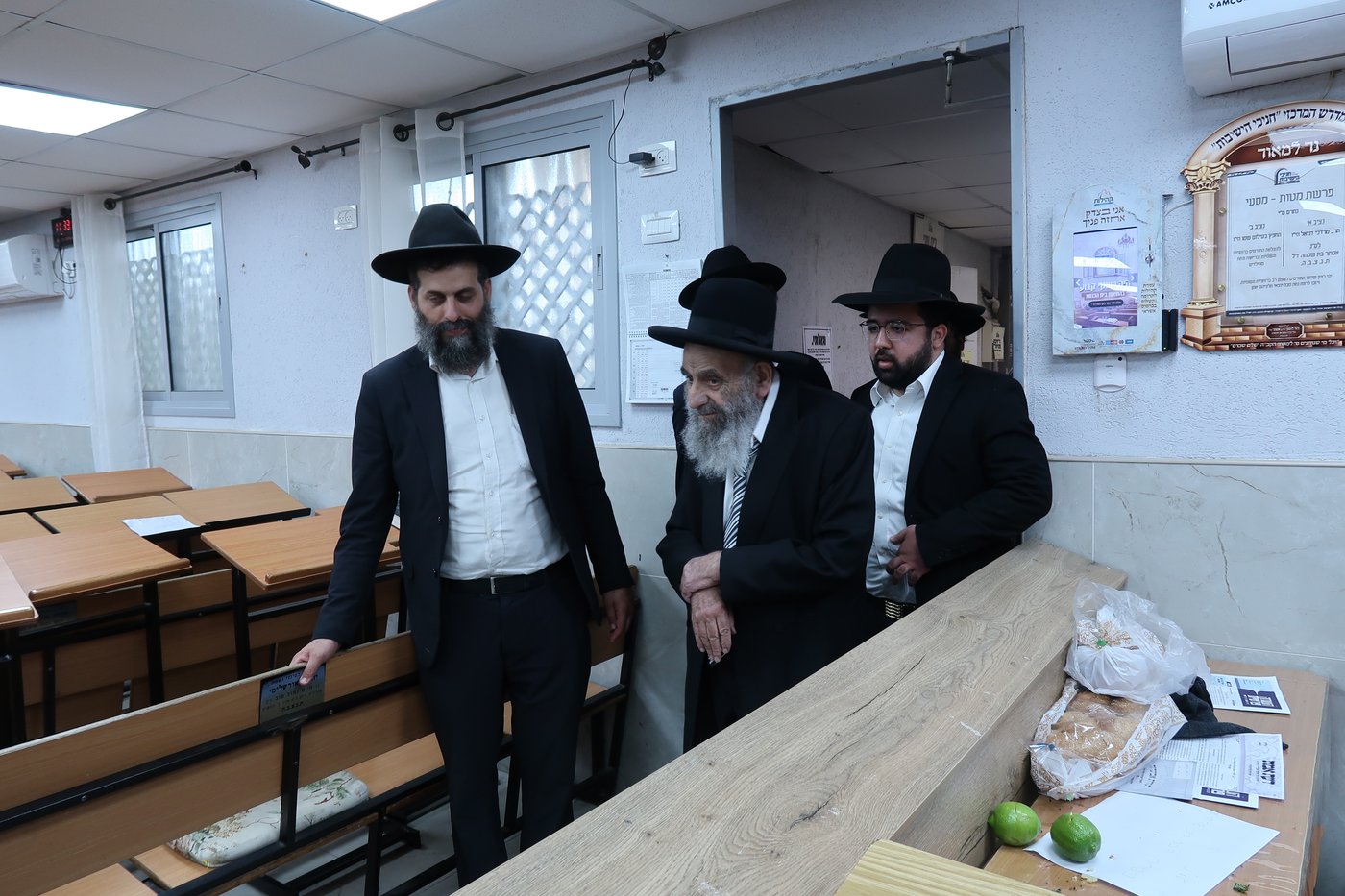 הגר"מ צדקה בביקור בחניכי הישיבות באשדוד