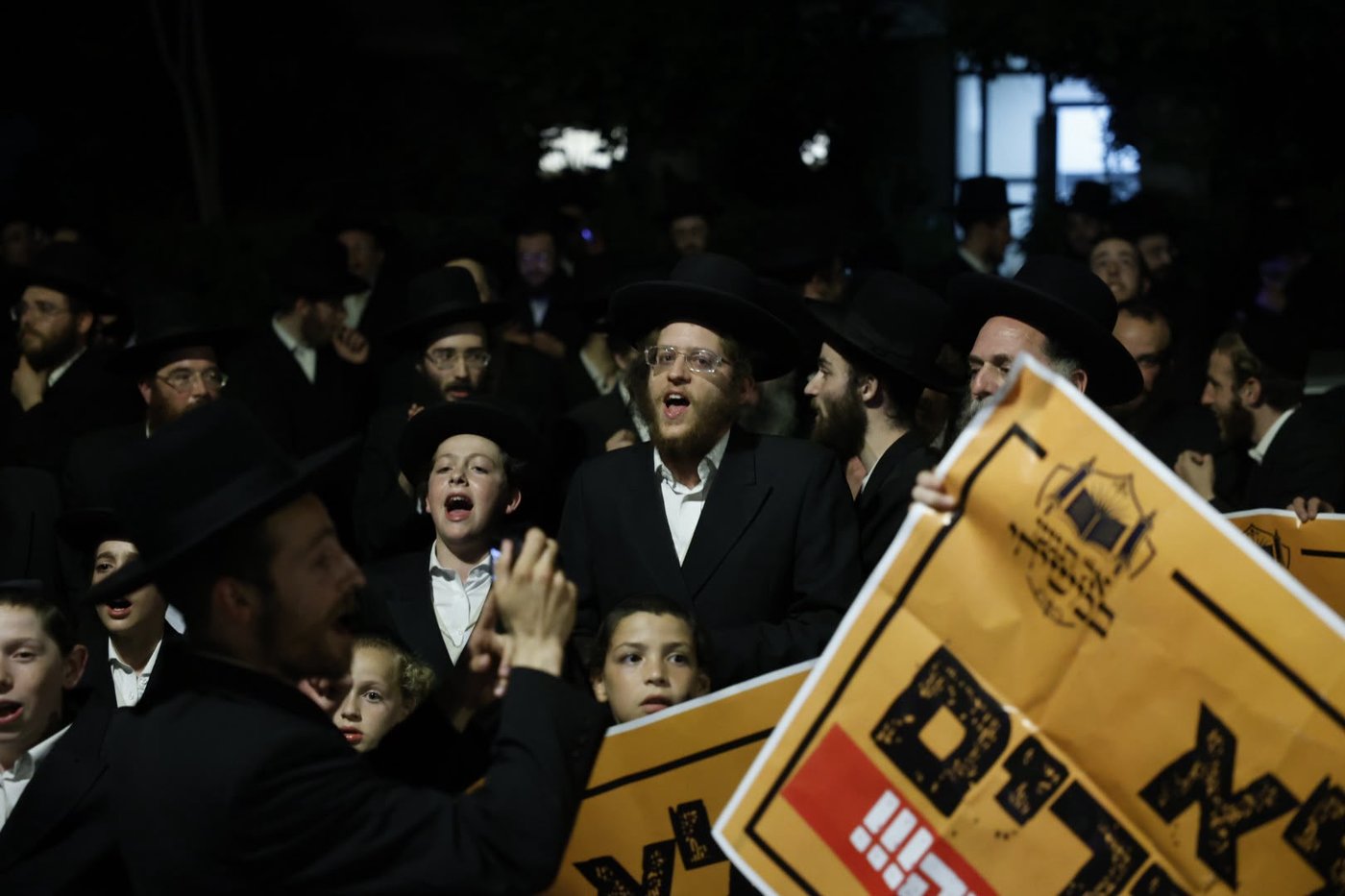 הפגנת גור מול ביתה של היועשית