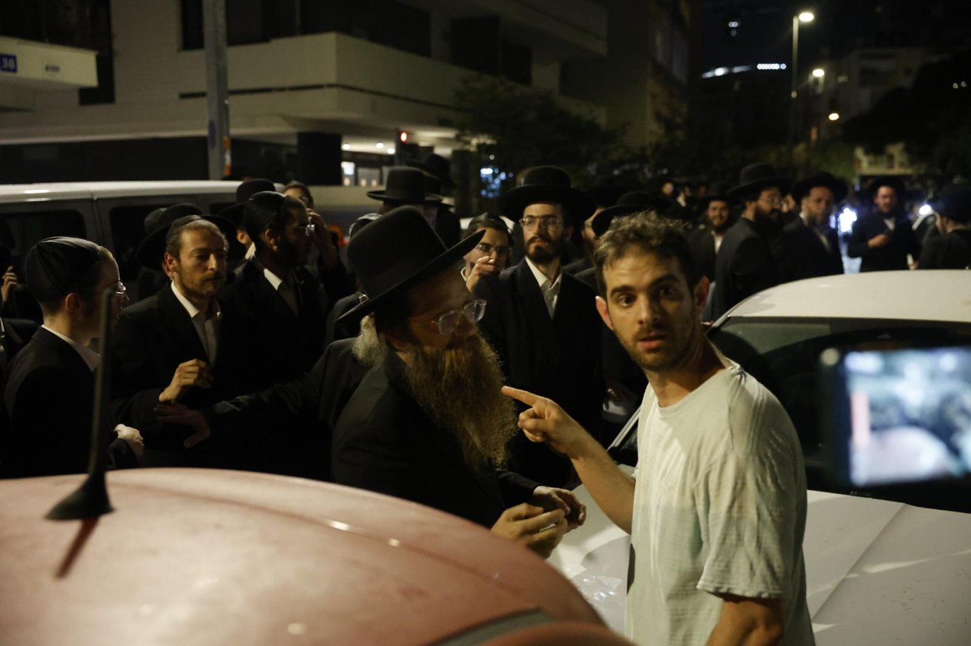 הפגנת גור מול ביתה של היועשית