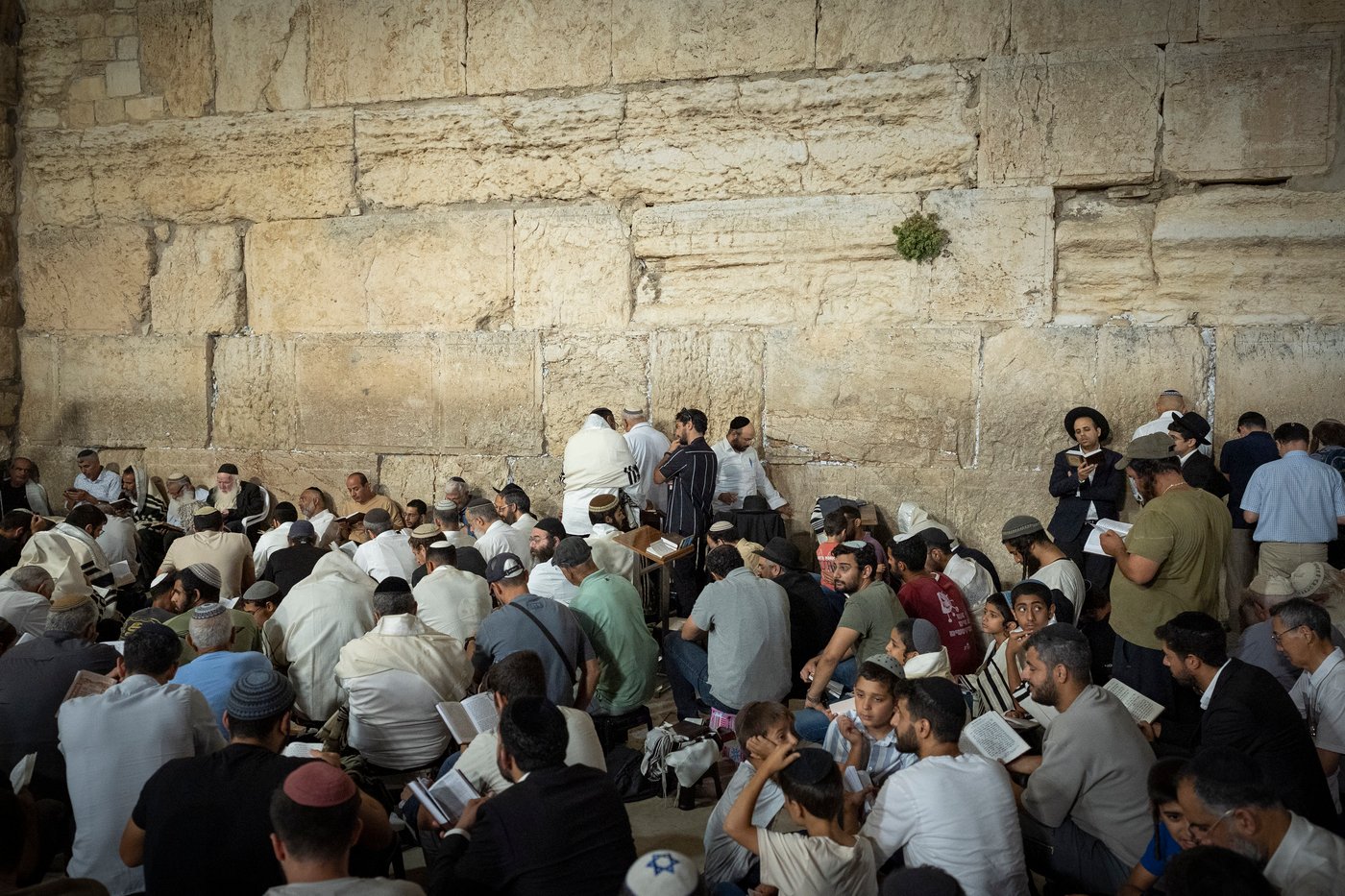 ליל תשעה באב בכותל המערבי