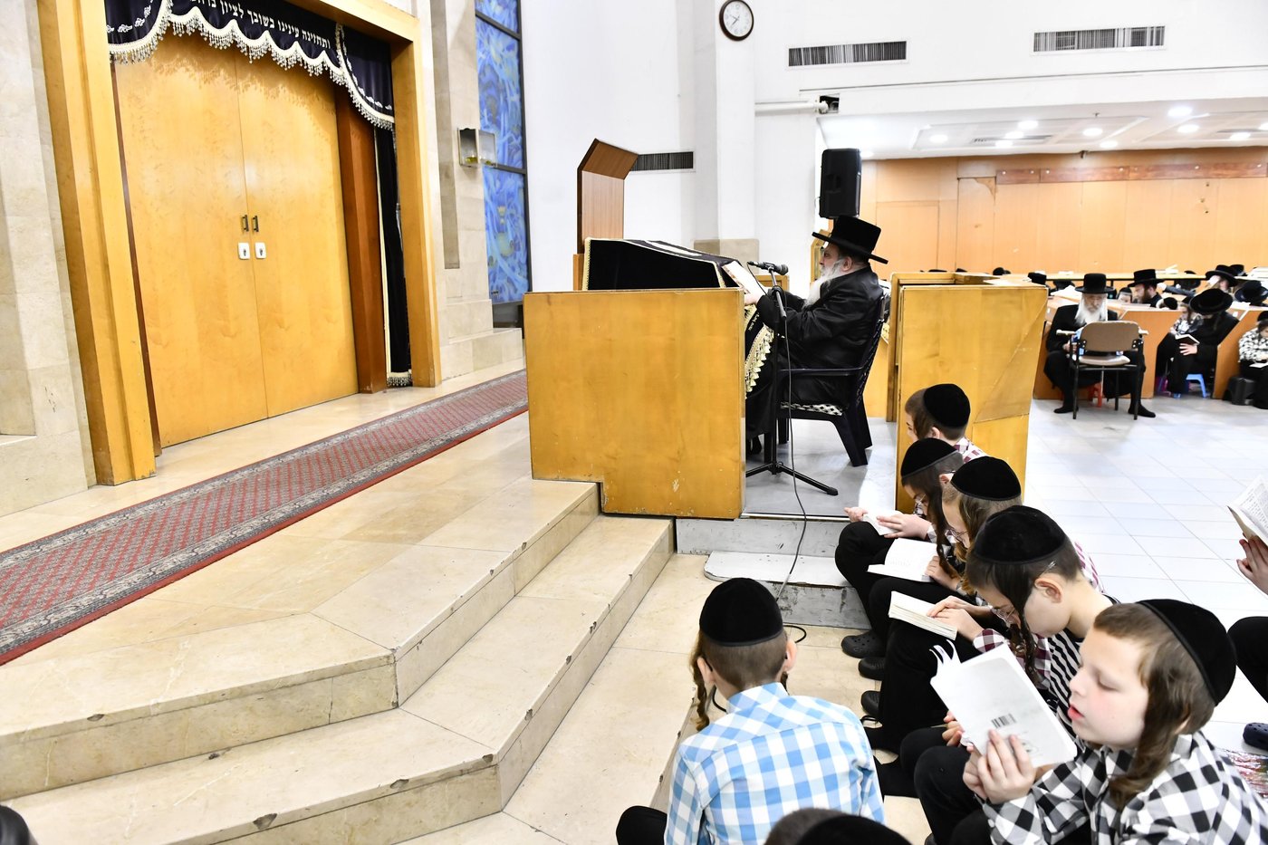 האדמו"ר מנדבורנה בליל תשעה באב