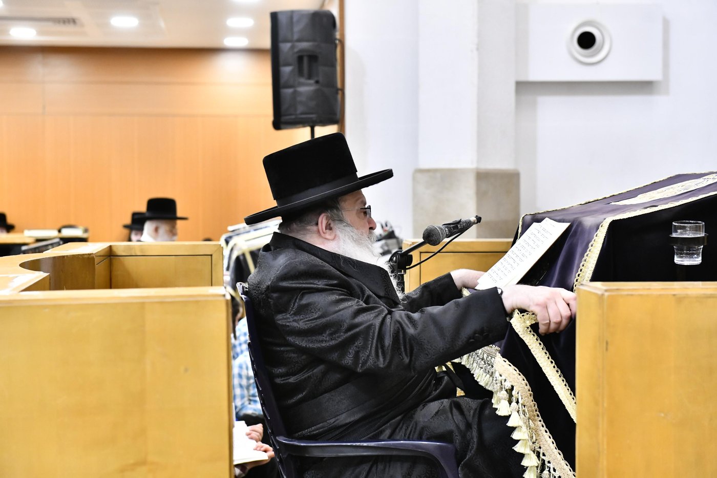 האדמו"ר מנדבורנה בליל תשעה באב