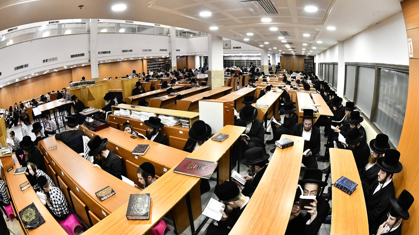 האדמו"ר מנדבורנה בליל תשעה באב