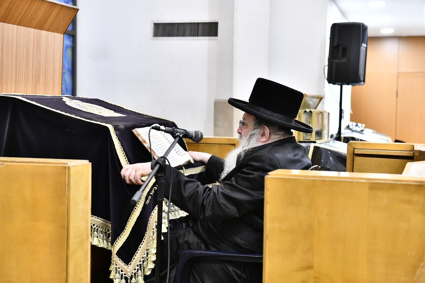 האדמו"ר מנדבורנה בליל תשעה באב