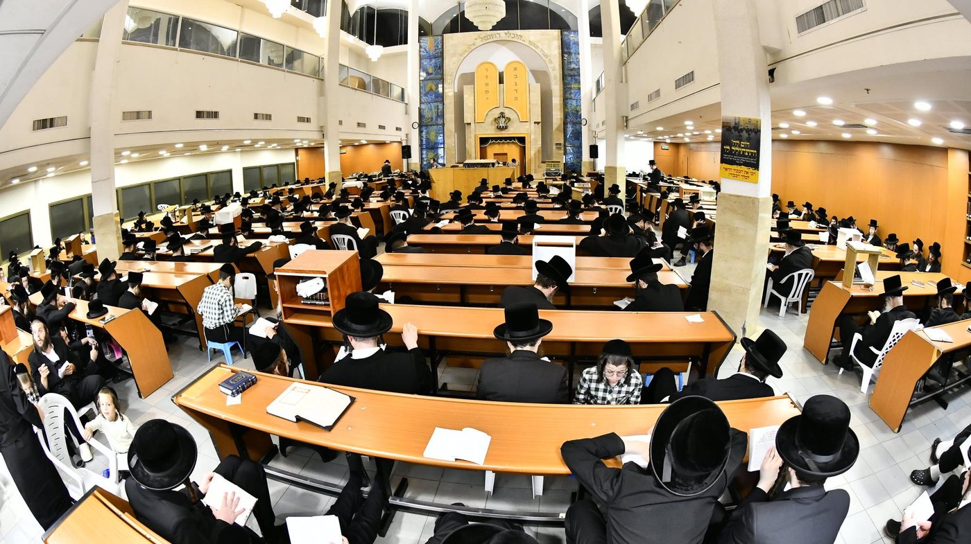 האדמו"ר מנדבורנה בליל תשעה באב