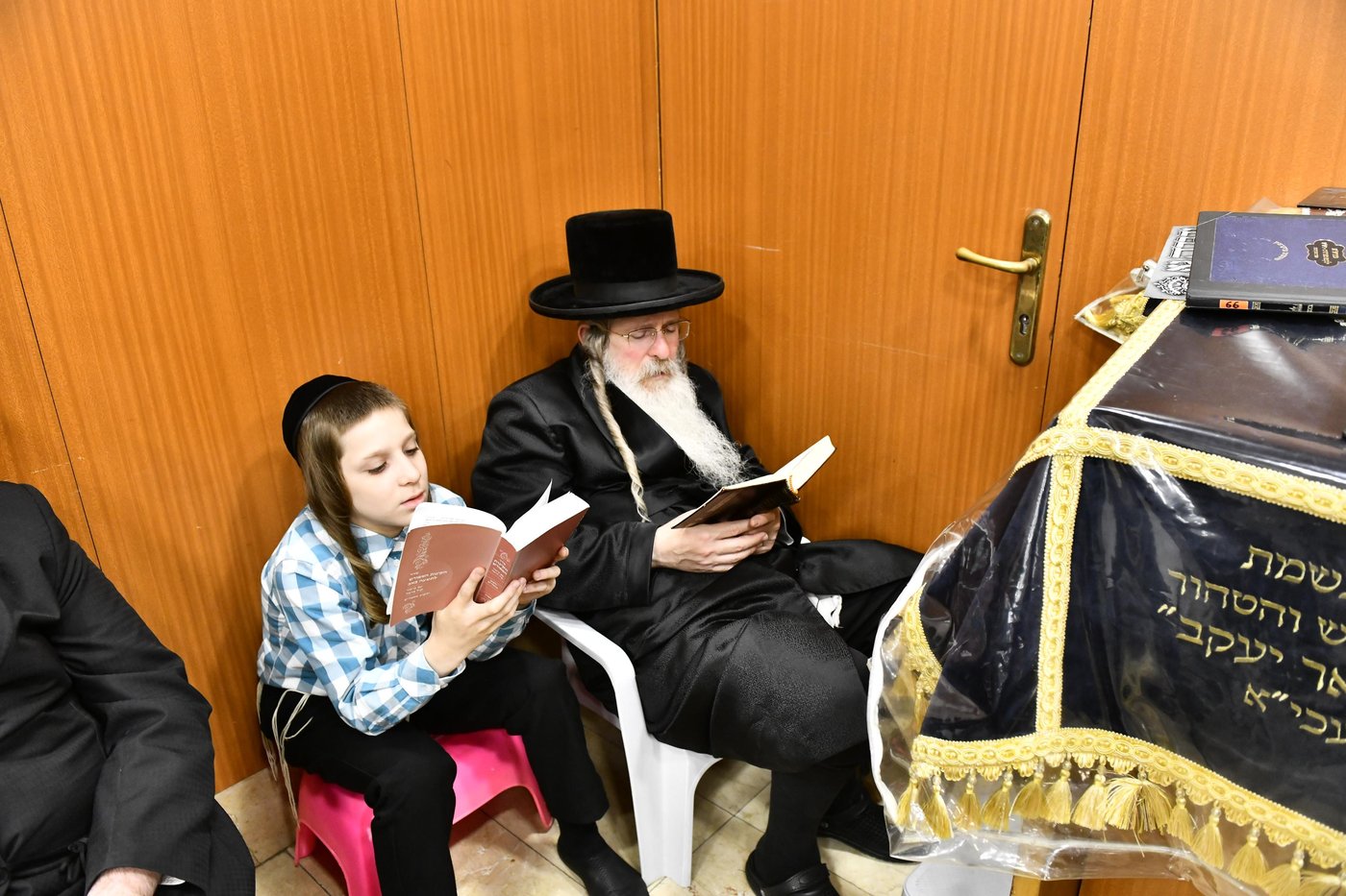 האדמו"ר מנדבורנה בליל תשעה באב
