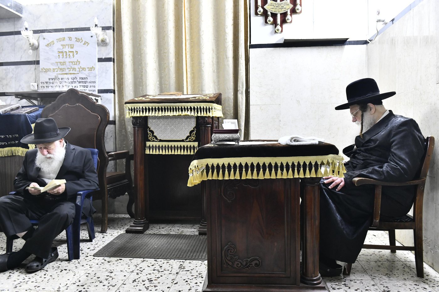 האדמו"ר ממודז'יץ בליל תשעה באב