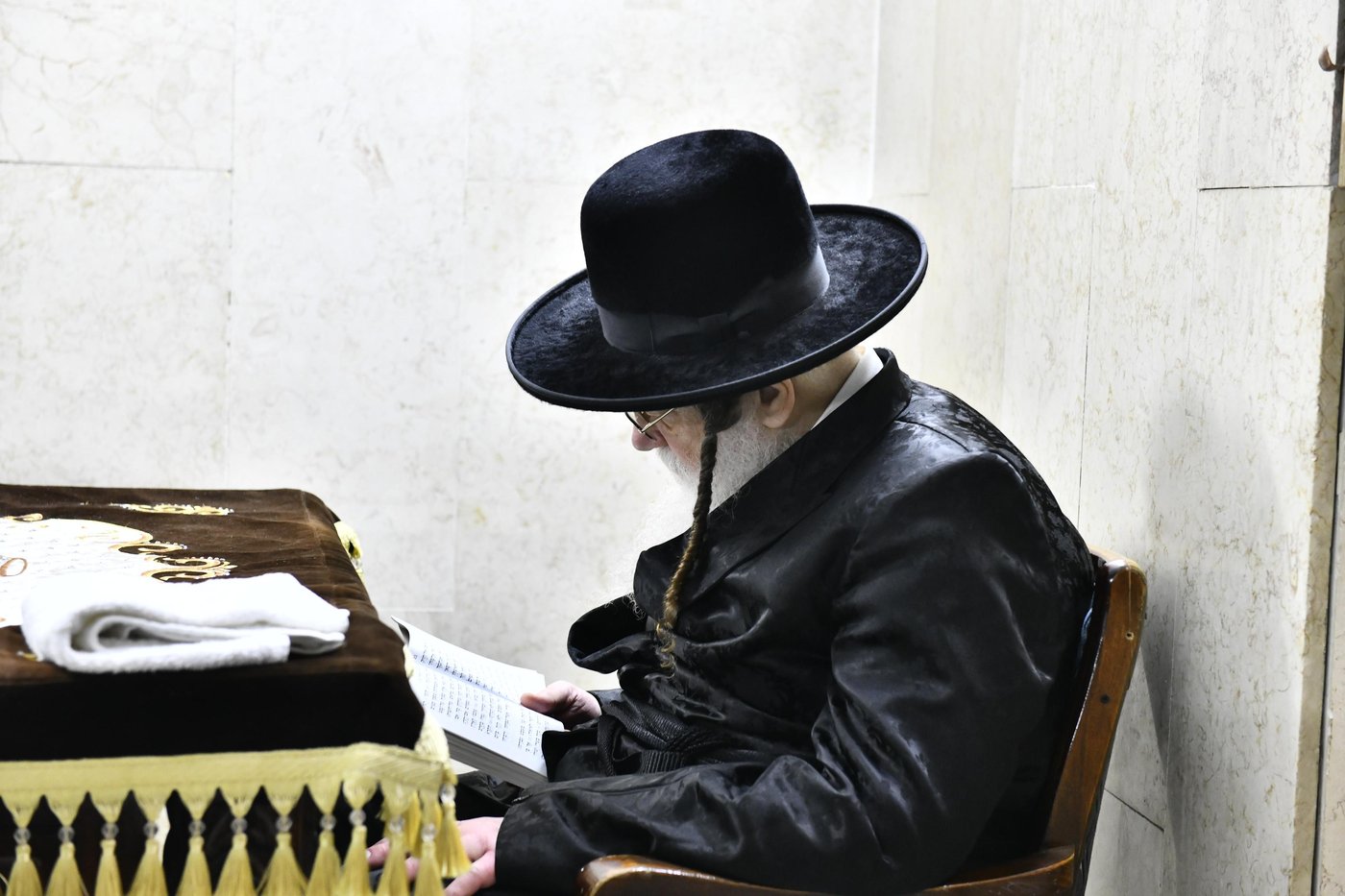 האדמו"ר ממודז'יץ בליל תשעה באב