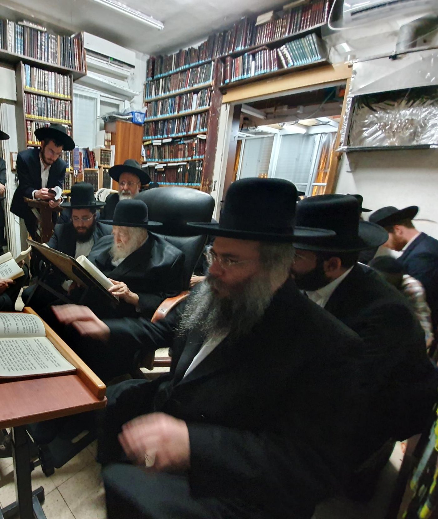 צפו: מרן שר התורה הגר"ח קנייבסקי מקונן על חורבן הבית