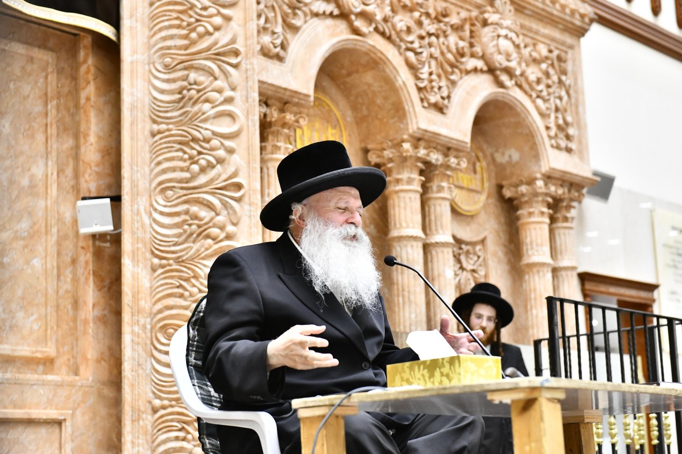 הגה"צ רבי אהרן טוסיג בליל תשעה באב