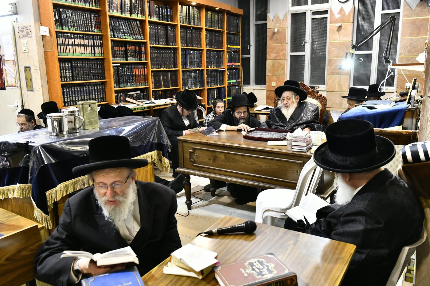 האדמו"ר מנאראל בליל תשעה באב