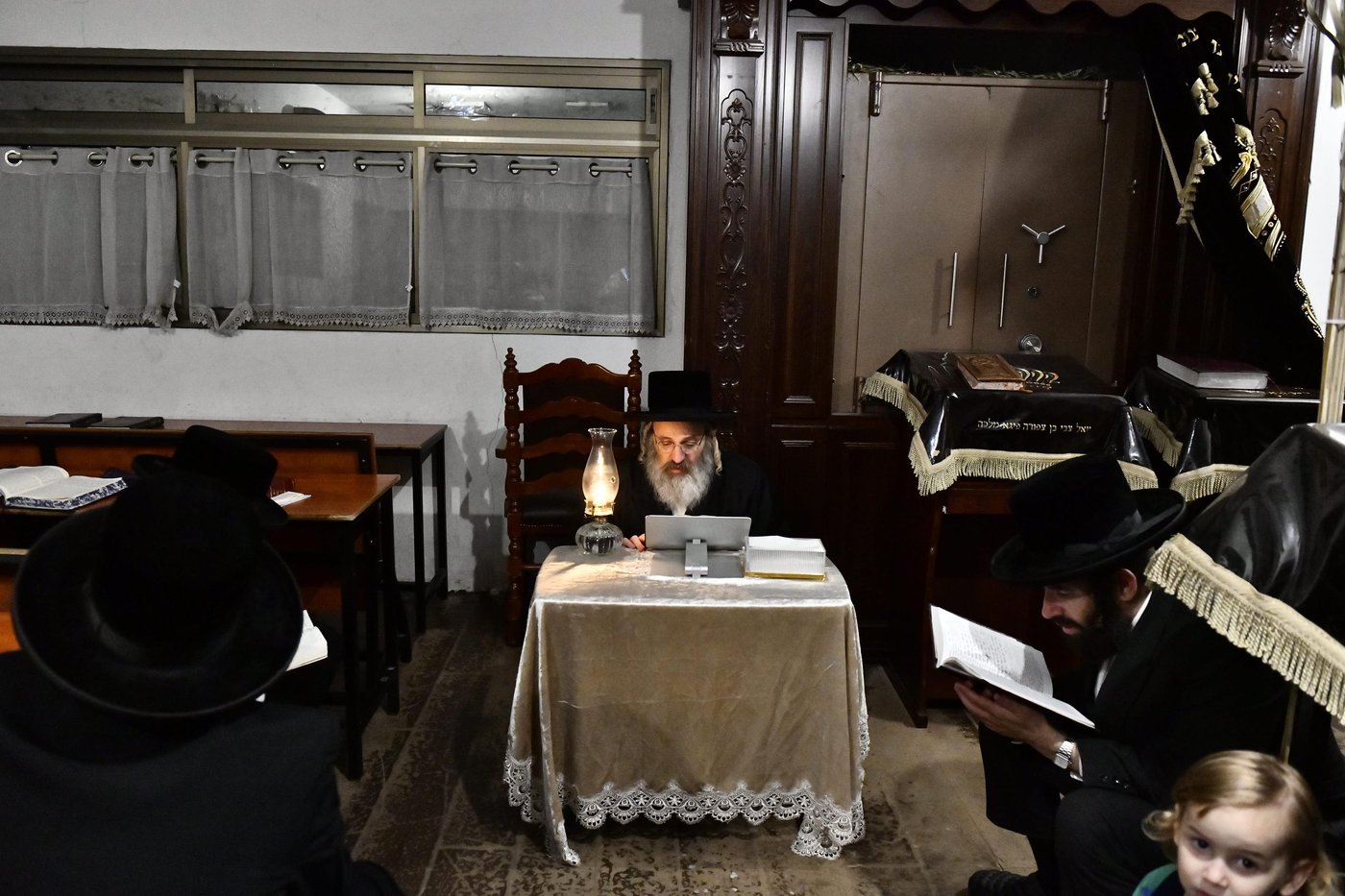 האדמו"ר מזוטשקא אמסנא בליל תשעה באב