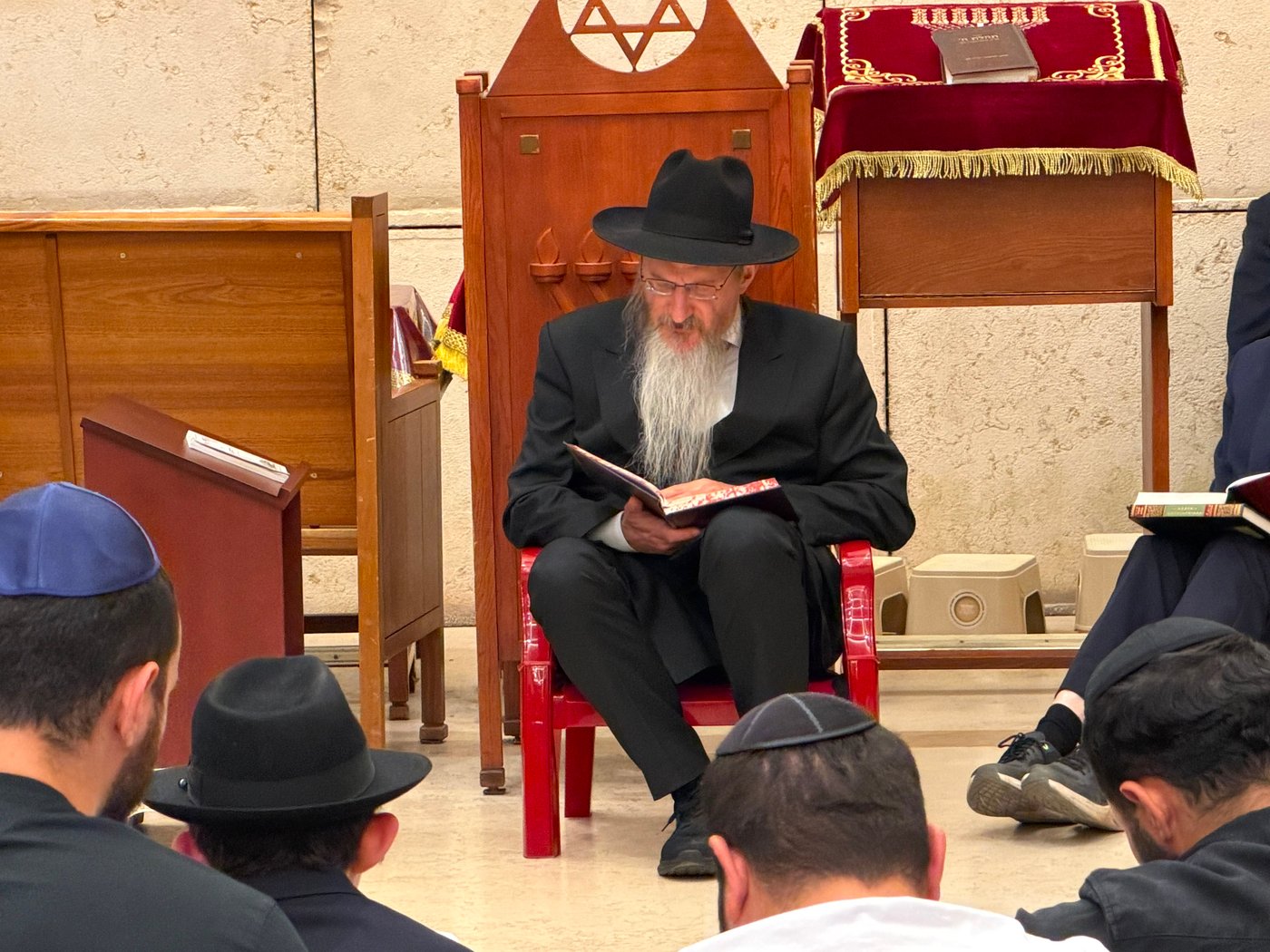 הגר"ב לאזאר בליל תשעה באב
