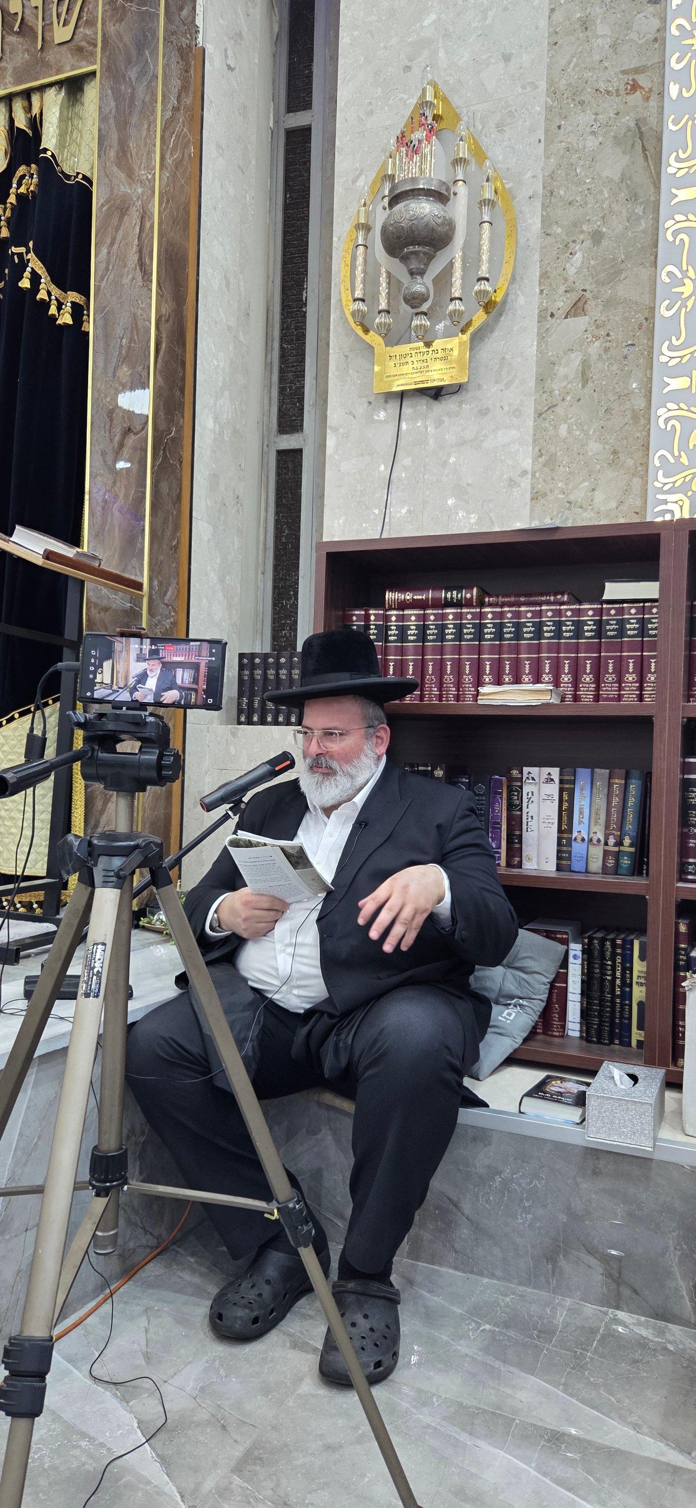 תשעה באב אצל הגאון רבי יצחק לוי