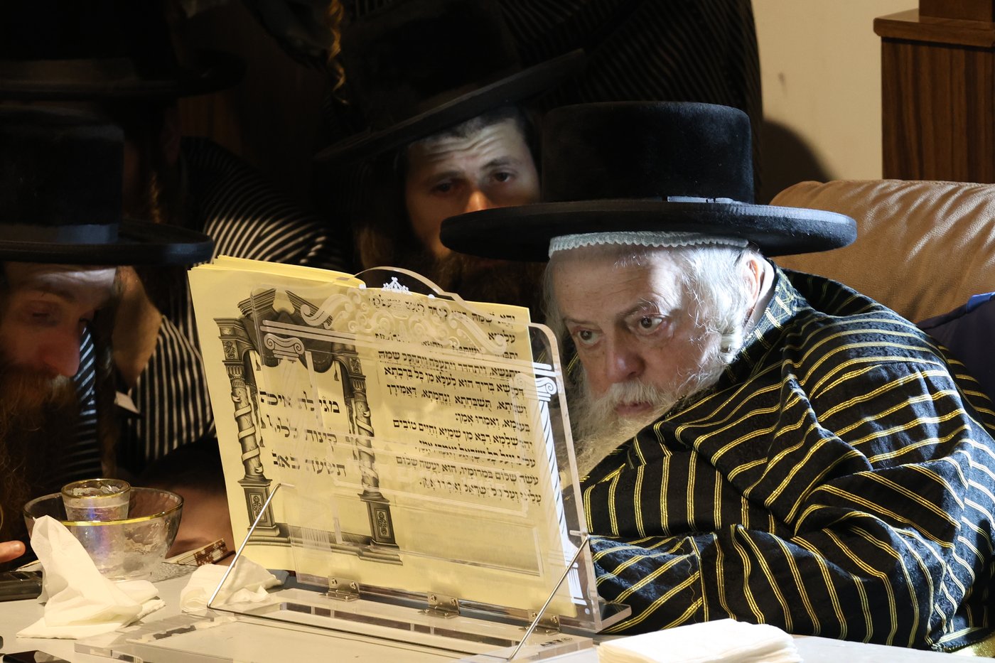 האדמו"רים מתולדות אברהם יצחק וויז'ניץ לונדון בליל תשעה באב