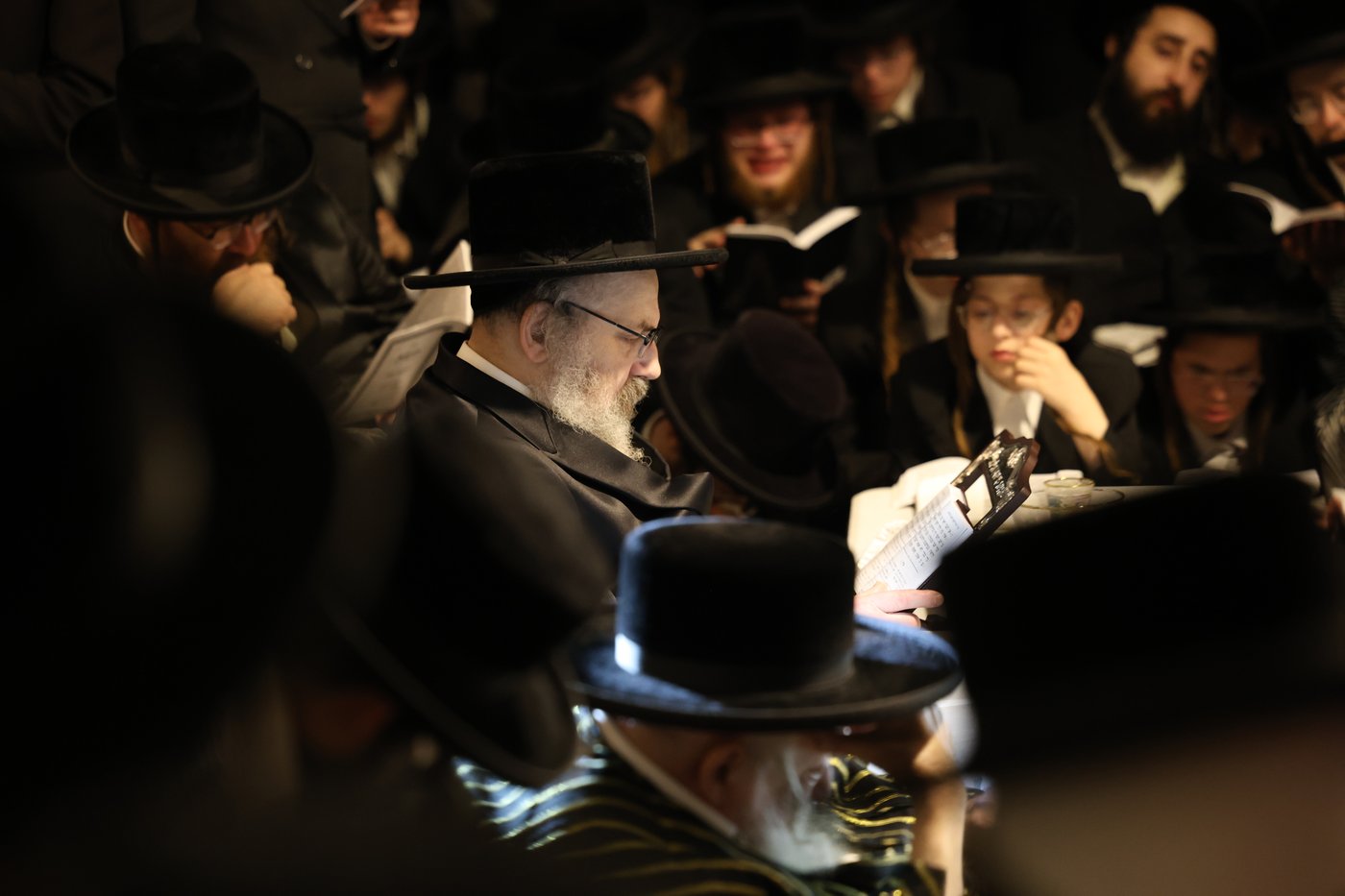 האדמו"רים מתולדות אברהם יצחק וויז'ניץ לונדון בליל תשעה באב