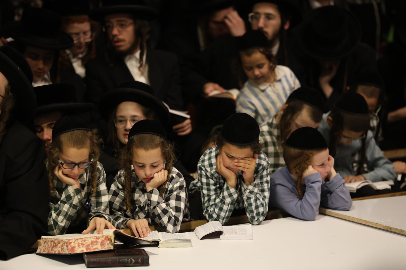 האדמו"רים מתולדות אברהם יצחק וויז'ניץ לונדון בליל תשעה באב