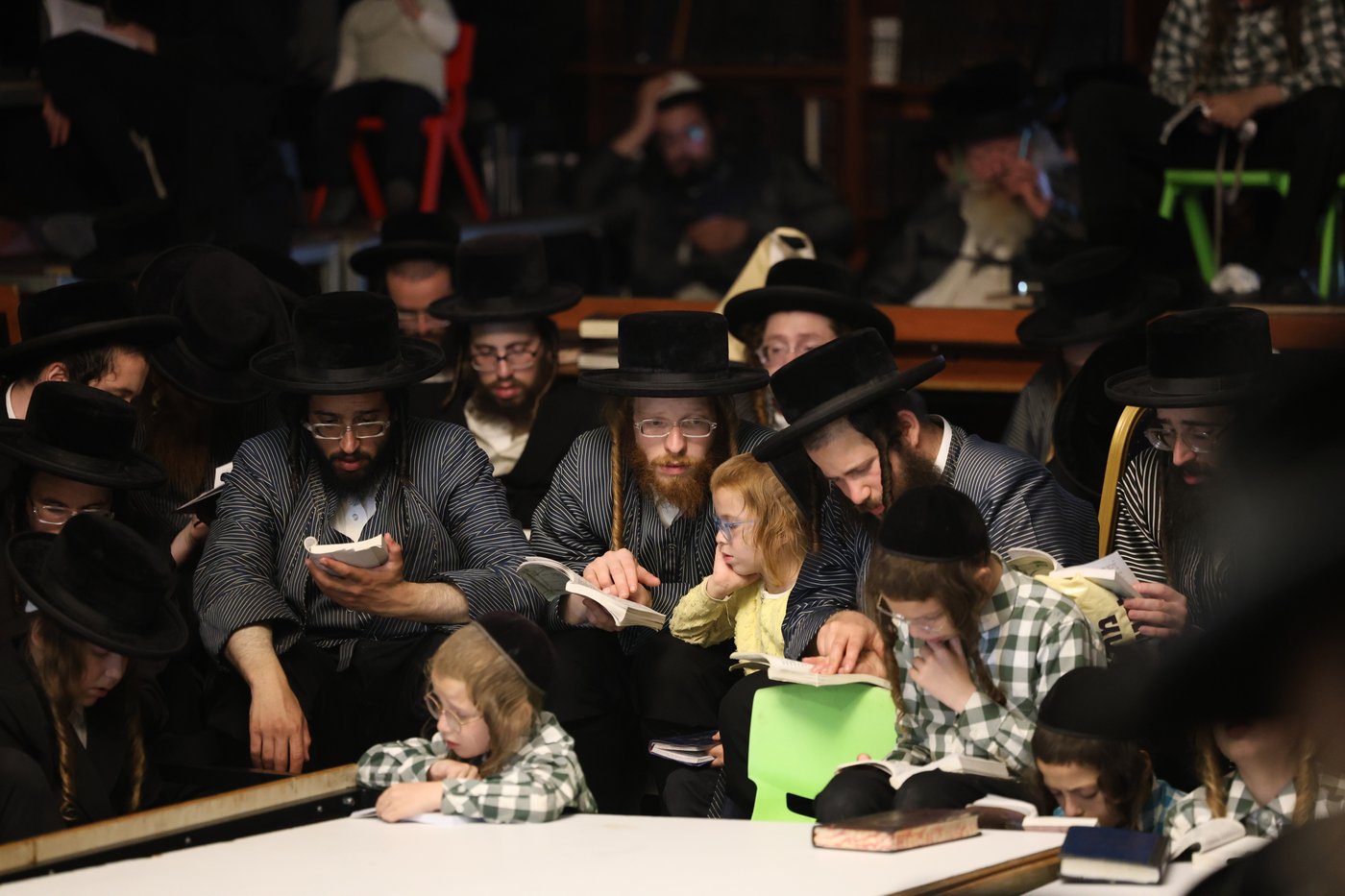 האדמו"רים מתולדות אברהם יצחק וויז'ניץ לונדון בליל תשעה באב