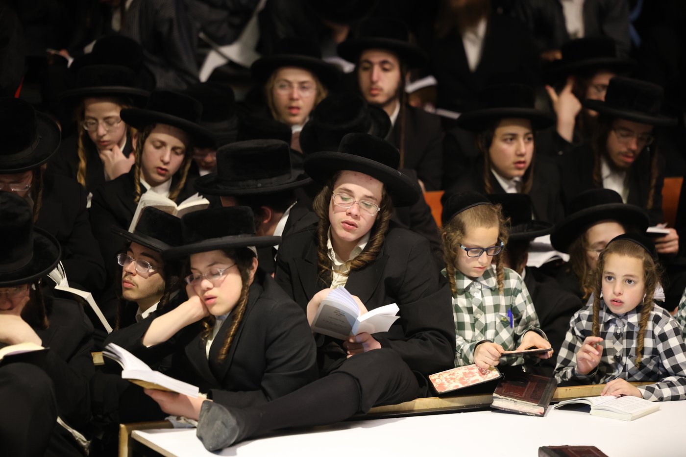 האדמו"רים מתולדות אברהם יצחק וויז'ניץ לונדון בליל תשעה באב
